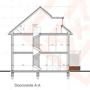 Doorsnede architectuurtekening (Doorsnede A-A) van de binnenstructuur van een huis met twee verdiepingen, met een wenteltrap en gedetailleerde afmetingen. De tekening bevat een dakplattegrond en funderingsdetails.