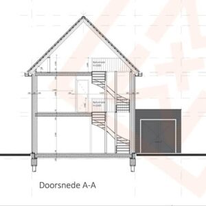 Doorsnede architectuurtekening (Doorsnede A-A) van een tweelaags huis met een aangebouwde garage. De tekening toont een wenteltrap en afmetingen, en benadrukt de structuur en het ontwerp van het gebouw.